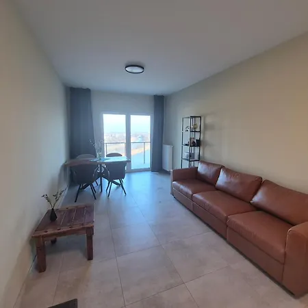 17th Floor With River View Panorama Apartment